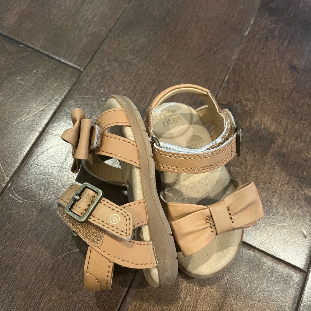 Stride Rite Toddler Sz 4 Sandals with Bow - Picture 4 of 4
